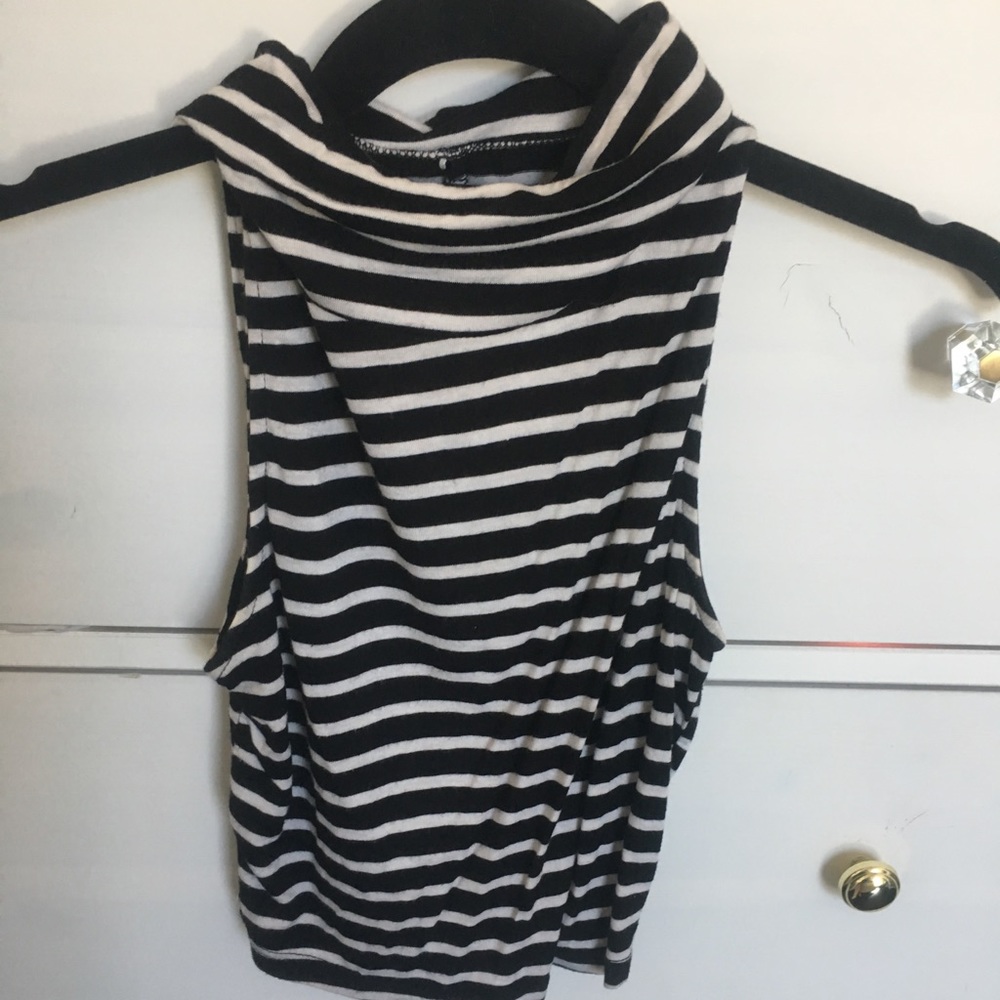 Turtle neck crop top